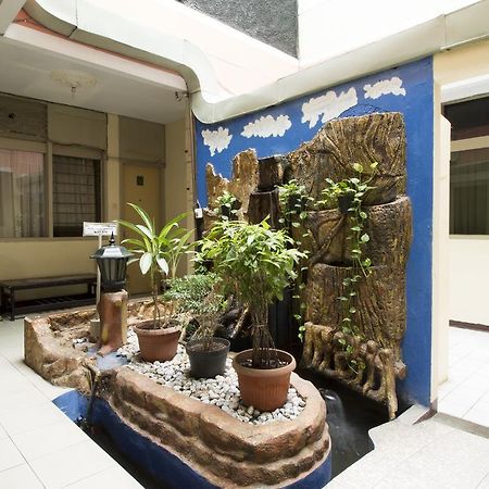 Hotel Reddoorz @ Klender Yakarta Exterior foto