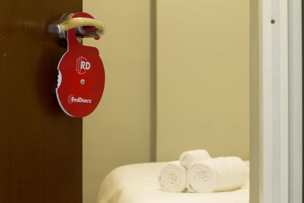 Hotel Reddoorz @ Klender Yakarta Exterior foto