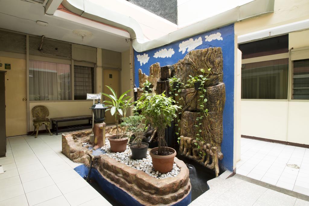 Hotel Reddoorz @ Klender Yakarta Exterior foto