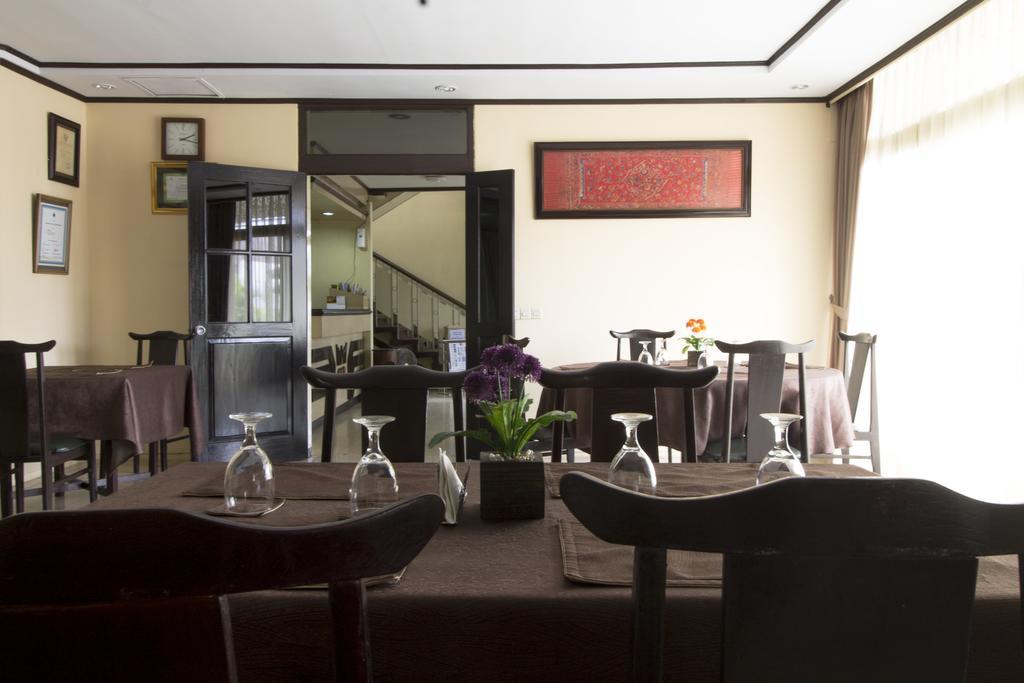 Hotel Reddoorz @ Klender Yakarta Exterior foto