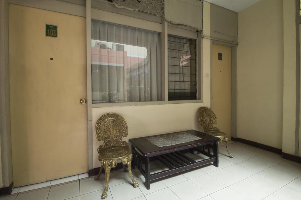 Hotel Reddoorz @ Klender Yakarta Exterior foto