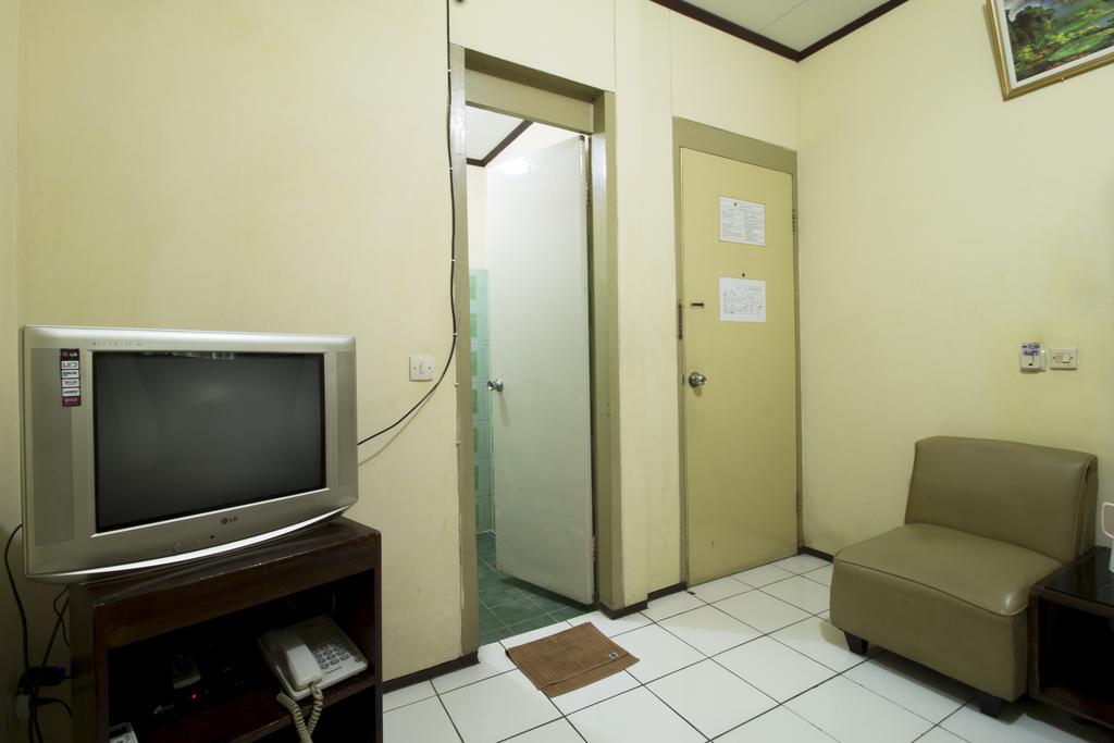 Hotel Reddoorz @ Klender Yakarta Exterior foto