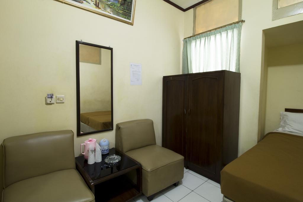 Hotel Reddoorz @ Klender Yakarta Exterior foto