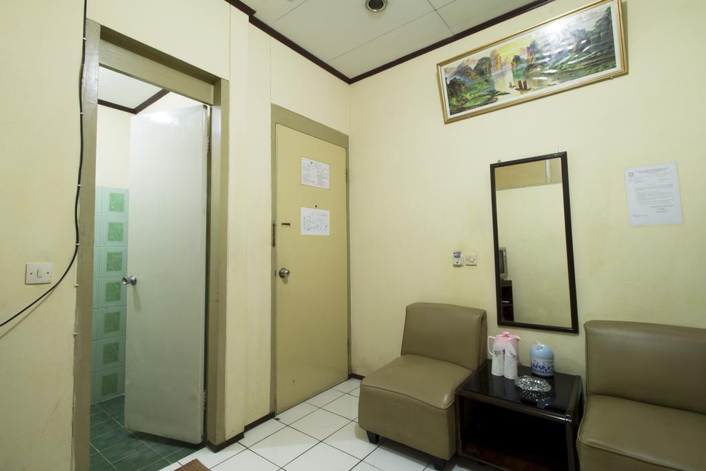 Hotel Reddoorz @ Klender Yakarta Exterior foto